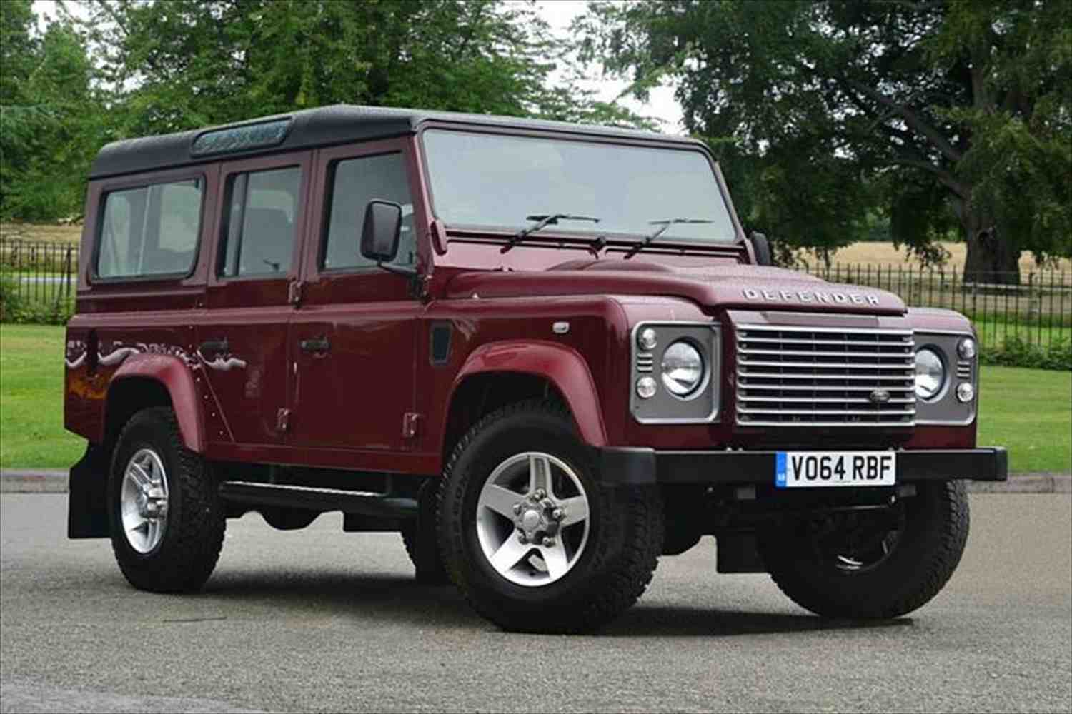 Land-Rover-Defender-110-LWB-Diesel-110-LWB-Diesel-XS-Station-Wagon-TDCi-(2.2)-in-Montalcino-Red-at-Listers-Land-Rover-Hereford